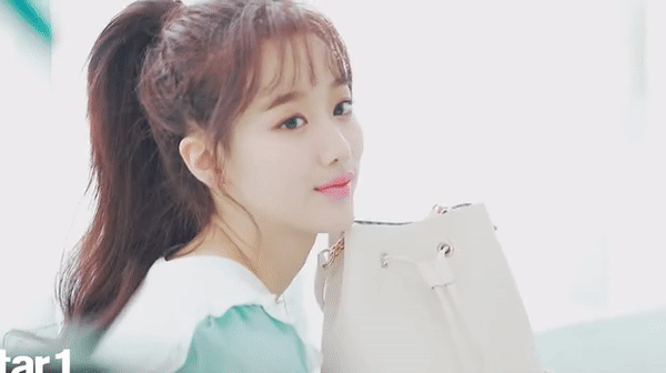 캠퍼스에 흔히 있을 것 같이 생긴 에이프릴 나은 | 인스티즈