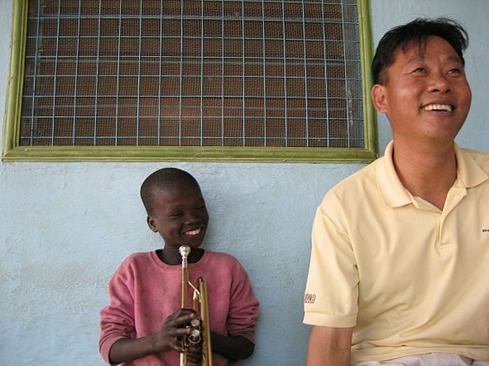 20년전 한국인의 도움으로 최근 한국의 의대를 졸업한 아프리카 제자들 | 인스티즈