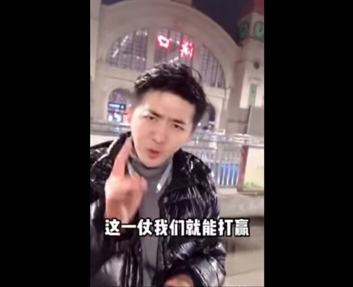 중국 우한 실태를 알리기 위해 위험을 무릅쓰고 현지로 찾아가서 보도하는 진짜 중국인 기자 | 인스티즈