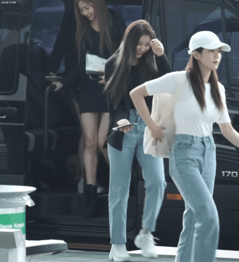 통굽신고 출국하는 아이즈원 김민주 | 인스티즈