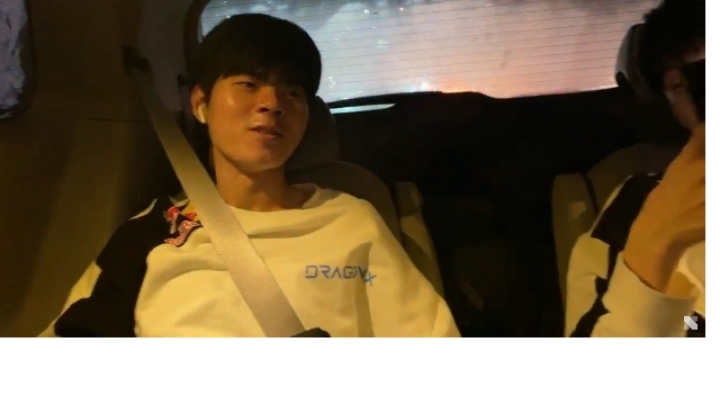 DRX퇴근길 방송 중 도란 : CVMAX가 피드백 부스에 책상이 있는데 책상을 쾅 치면서 (피드백 관련) | 인스티즈