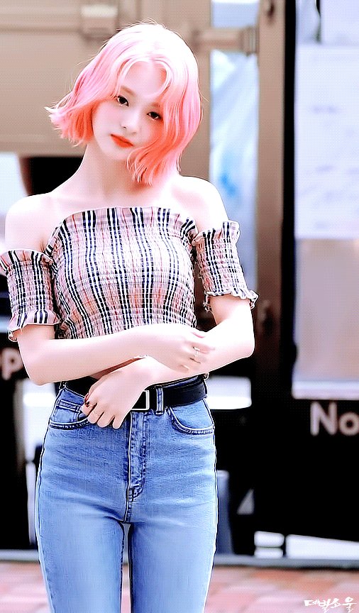 캠퍼스에 흔히 있을 것 같은 프로미스나인 이나경 | 인스티즈