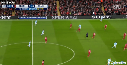 21살의 나이에 모든걸 다 갖췄다고 평가받는 월드 클래스 풀백 | 인스티즈