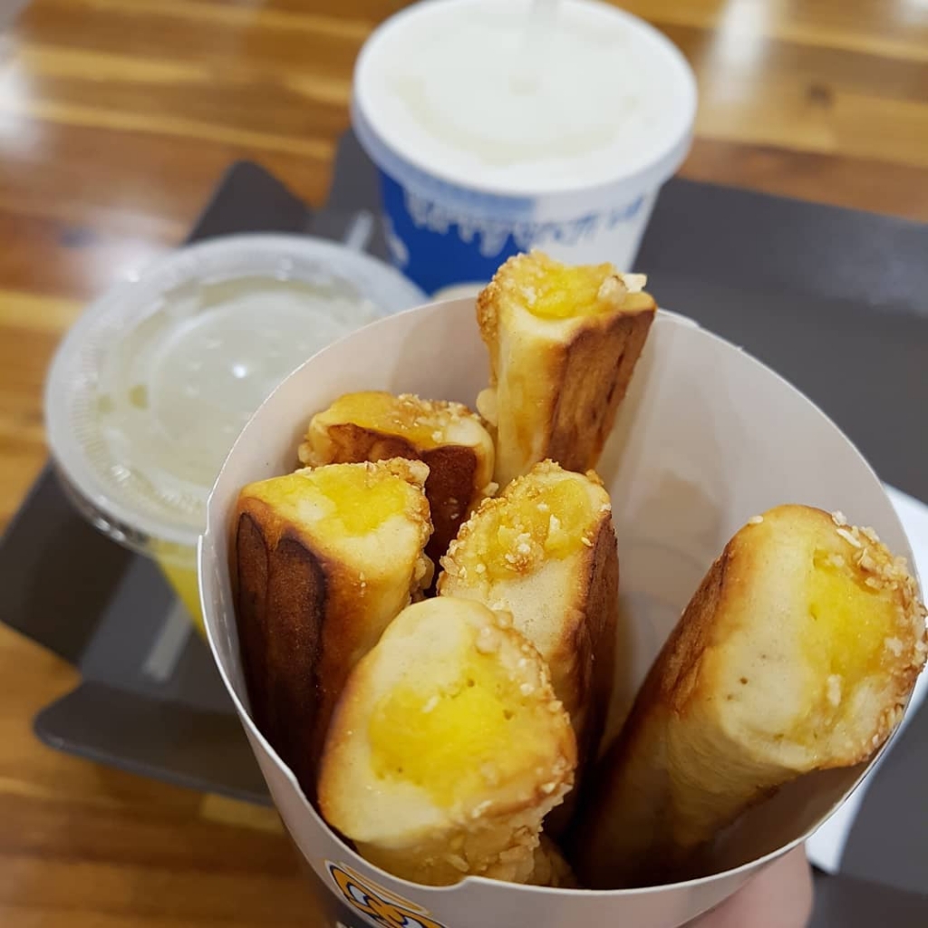 시즌한정메뉴라는 아몬드고구마크림치즈스틱......jpg | 인스티즈