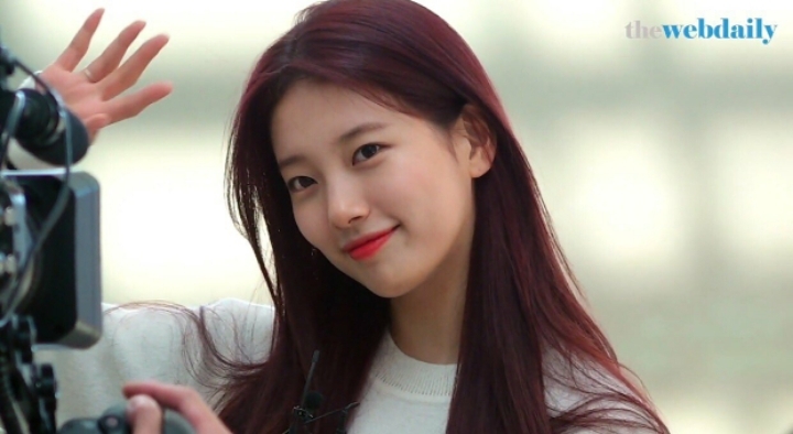 수지가 공항에서 갑자기 머리를 묶은 이유 | 인스티즈