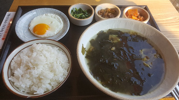 백종원 제순식당에서 아침 한정으로 판다는 3500원 짜리 정식...jpg | 인스티즈