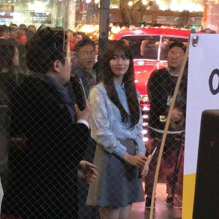 폰카로 찍은 수지 실물 | 인스티즈
