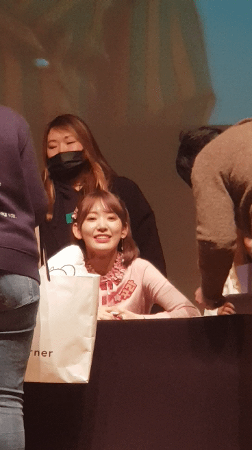 한국에서 팬싸인회하는 아이즈원 사쿠라 | 인스티즈