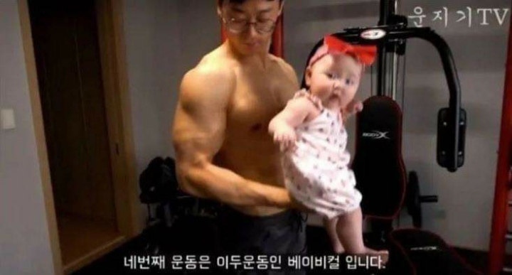 운동하는 아빠에게 딸을 맡기면 | 인스티즈