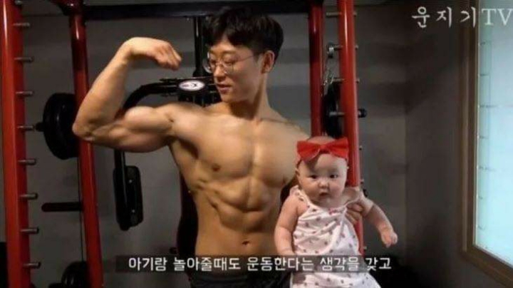 운동하는 아빠에게 딸을 맡기면 | 인스티즈