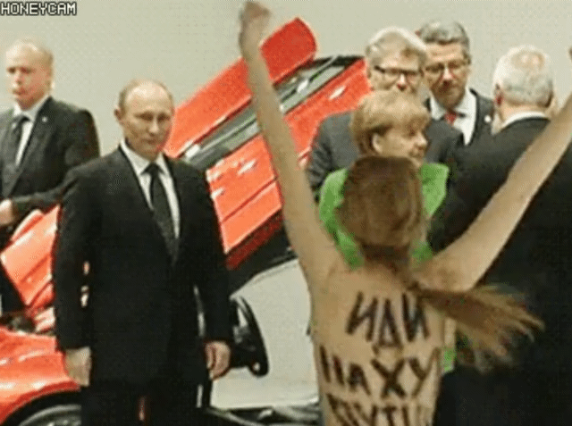 푸간지의 알몸시위 대처법.gif | 인스티즈