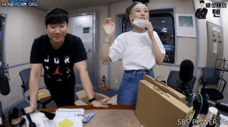 놀려먹다가 러블리즈 지애한테 뚜까맞는 배성재.gif | 인스티즈