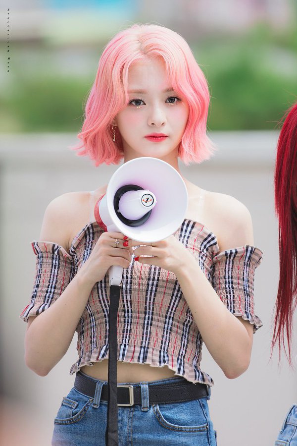 캠퍼스에 흔히 있을 것 같은 프로미스나인 이나경 | 인스티즈