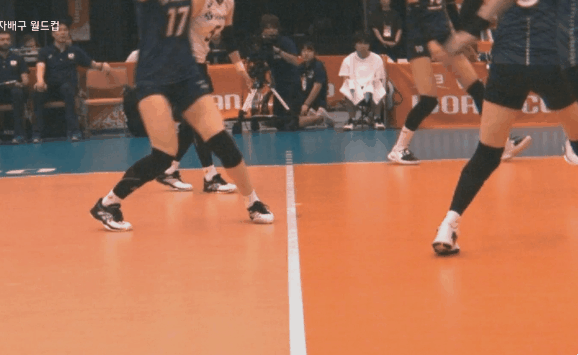만화 주인공 같은 배구 선수 ㄷㄷㄷ gif | 인스티즈