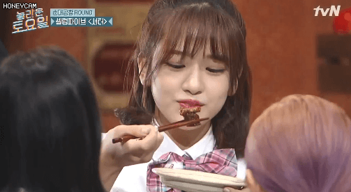태어나서 곱창 처음 먹어보는 아이즈원 안유진.gif | 인스티즈