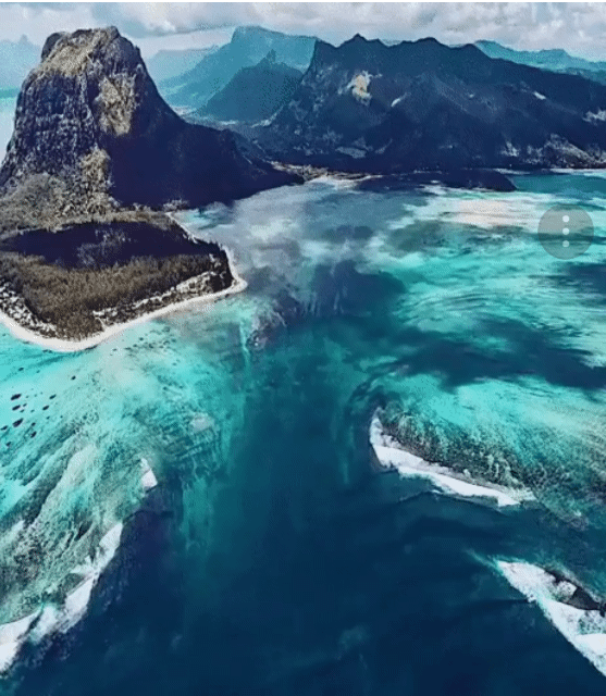 바피라미드 보러 갔다가 실망한 유튜버.jpg다 속 폭포, 모리셔스 수중폭포ㄷㄷ.gif | 인스티즈