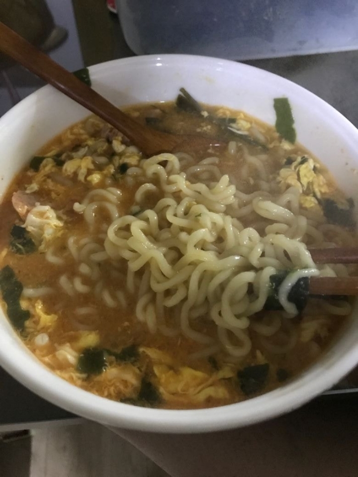 엄청 갈린다는 너구리 라면 끓이는 법 | 인스티즈