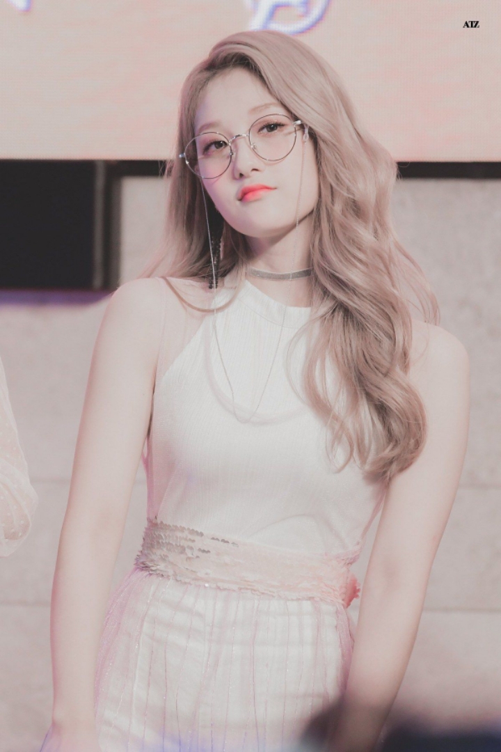 안경이 잘 어울리는 걸그룹 멤버 ..gif | 인스티즈