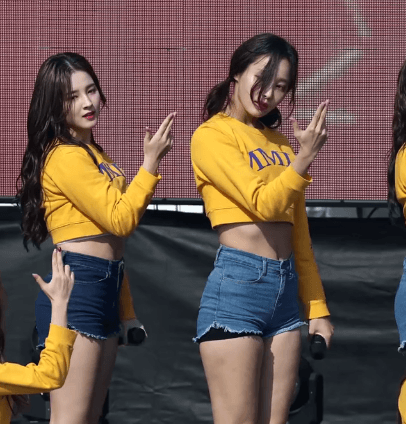 무대에서 혼절 직전인 모모랜드 연우.gif | 인스티즈