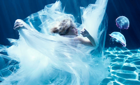 디올 조이 광고에서 제니퍼로렌스 | 인스티즈