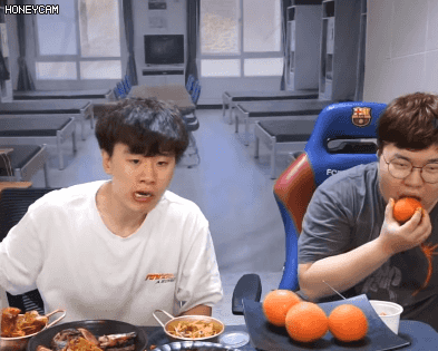 남 먹는거보고 대리만족 느끼는 BJ봉준 GIF | 인스티즈