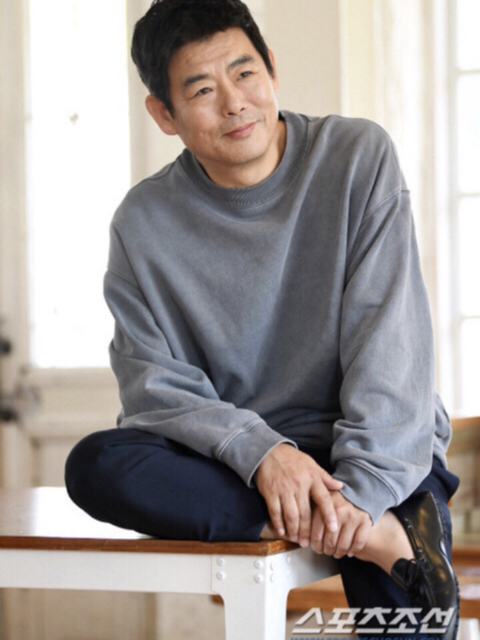 패션커뮤에서 핏예쁘다고 유명했던 성동일 맨투맨.jpg | 인스티즈
