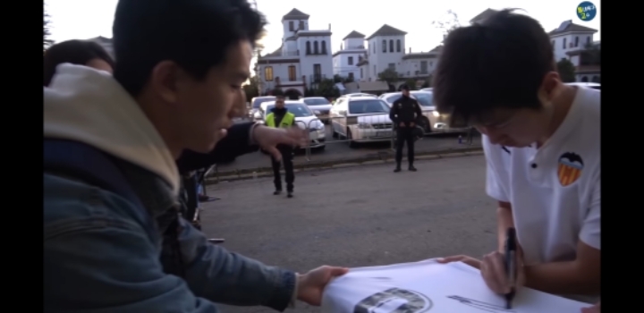 쿠보 팬서비스에 빡친 스페인 팬들 그리고 이강인 | 인스티즈