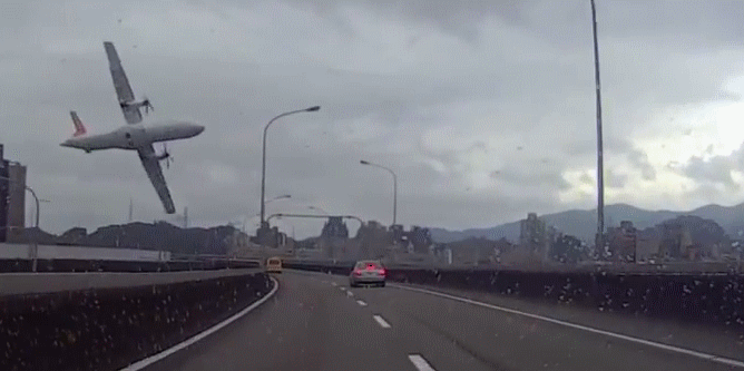 무능한 파일럿이 영웅으로 포장됐던 비행기 사고 | 인스티즈