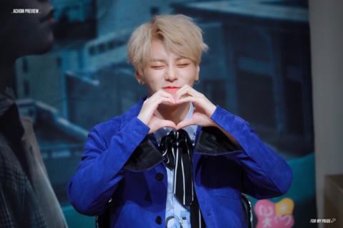 요즘 손가락하트 대신에 유행하는 새로운 하트법.gif | 인스티즈