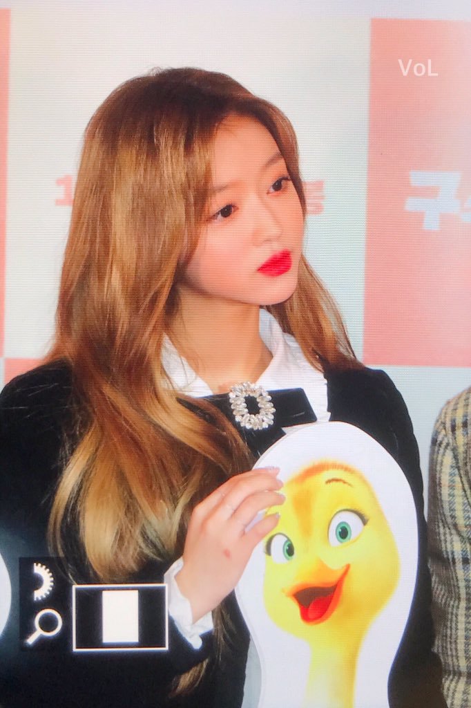 앞머리 까고다니는 오마이걸 유아 구스베이비 시사회.jpg | 인스티즈