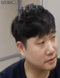 여자가 쳐다보니까 눈 피하는 배성재.gif | 인스티즈