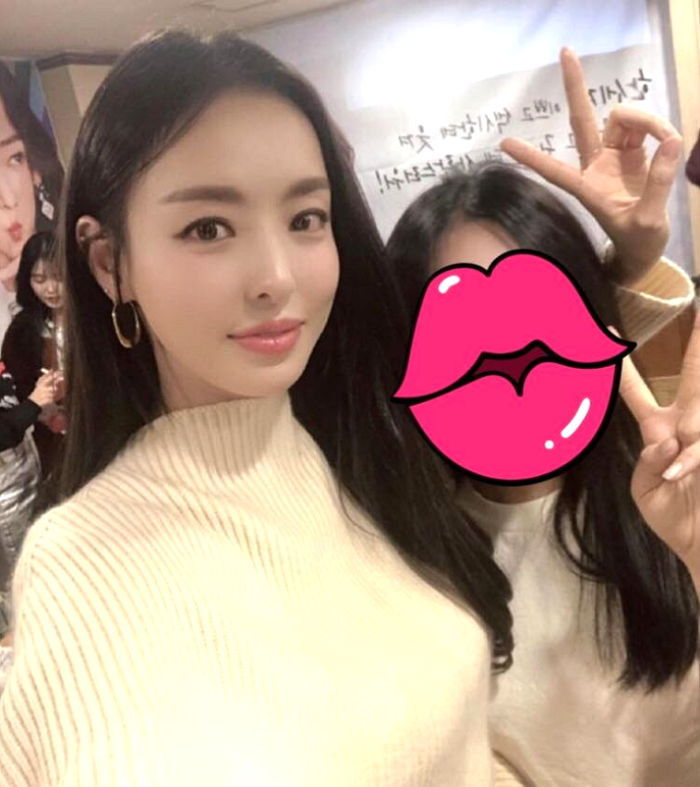 스탭들 꽉껴안아주는 이다희ㄷㄷ.jpg | 인스티즈