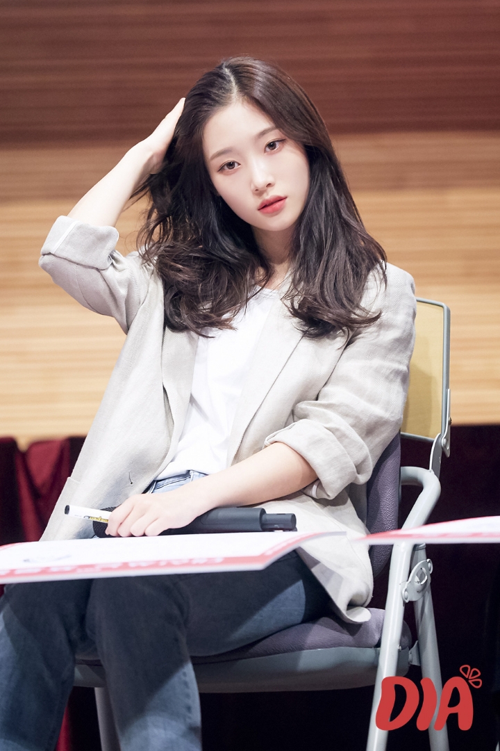 아침을 여는 정채연 | 인스티즈