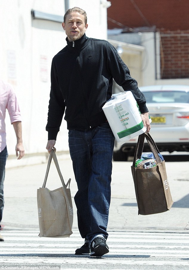 거의 뉴발만 신는 배우 | 인스티즈