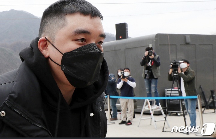 가수 승리 16일 군법정 선다…성매매알선원정도박 등 혐의 | 인스티즈