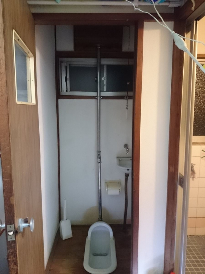 화장실 전구를 교체한 일본인 | 인스티즈