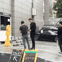 발렛파킹 돈 내는 김우빈.gif | 인스티즈