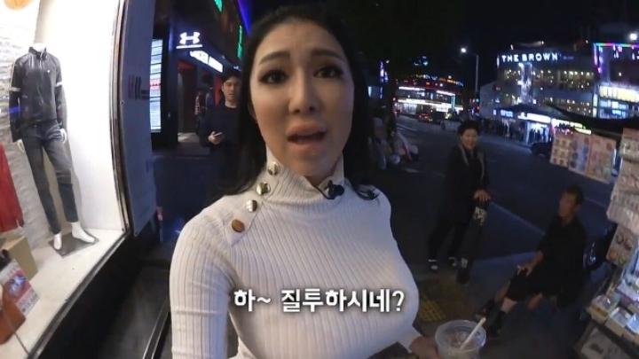 킴 카사디안으로 변신한 사유리 누나의 이태원 정복기.... | 인스티즈