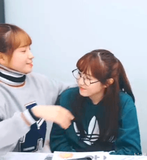 오늘자 v라이브 히토미/조유리(나코/유진).gif | 인스티즈