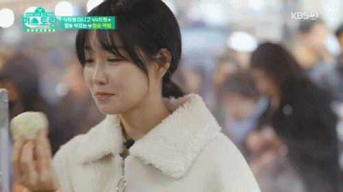 배우 이유리의 한입 먹고 안먹은척 쇼.gif | 인스티즈