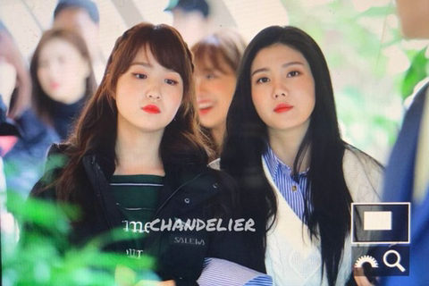 오늘자 출국한 아이즈원 | 인스티즈