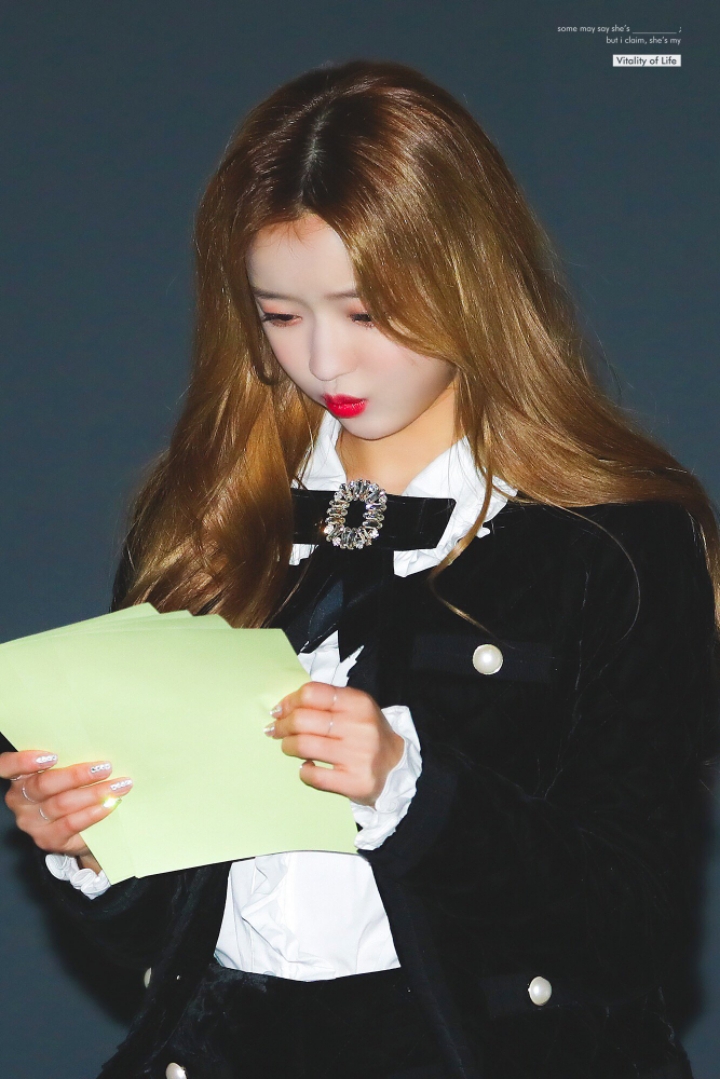 앞머리 까고다니는 오마이걸 유아 구스베이비 시사회.jpg | 인스티즈