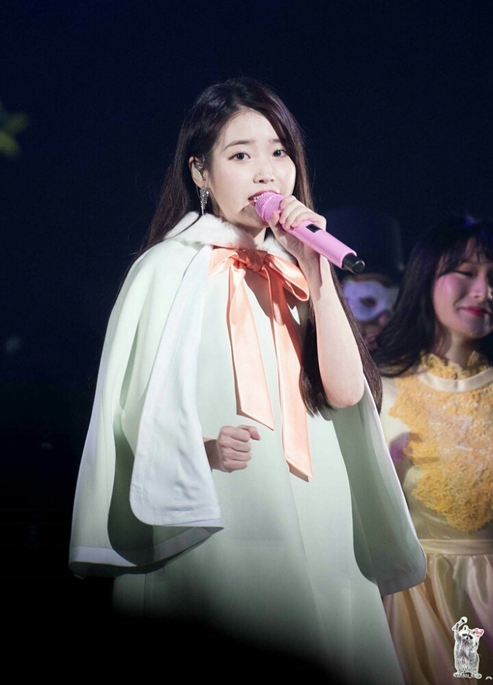 아이유 | 인스티즈