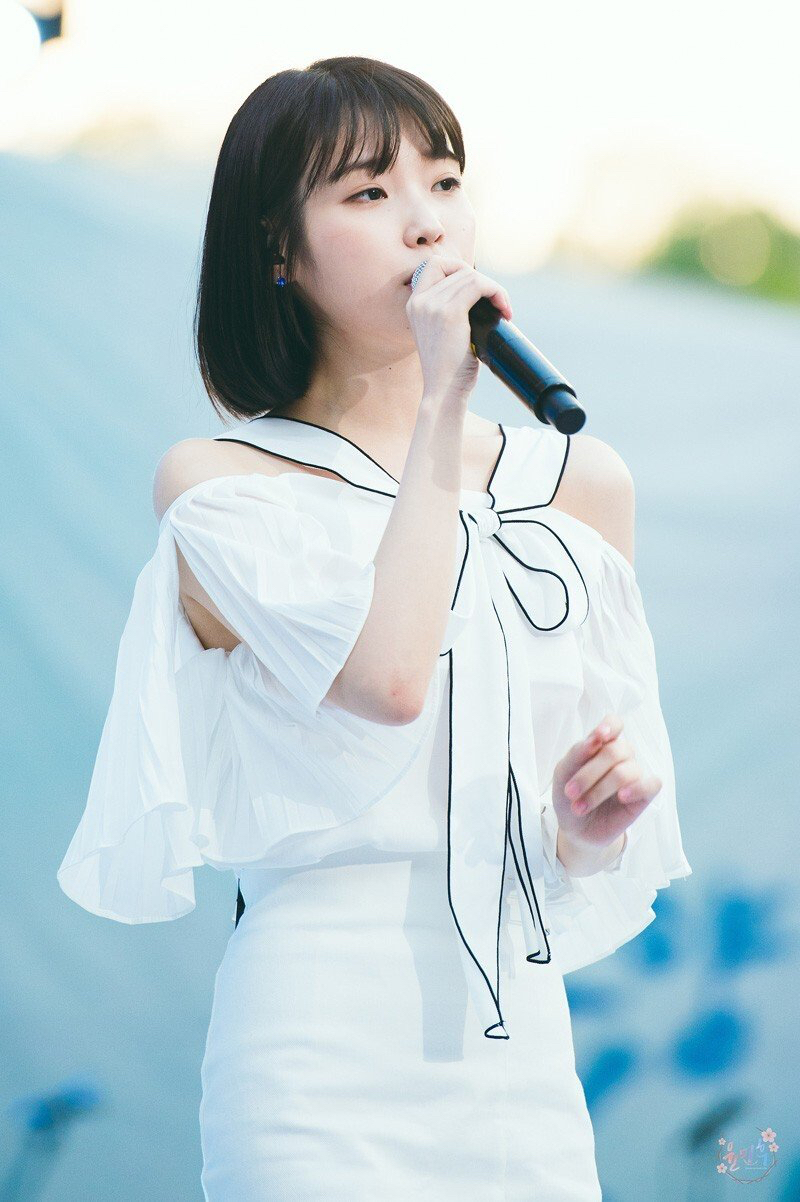 2017년 연세대 축제 아이유.jpgif | 인스티즈