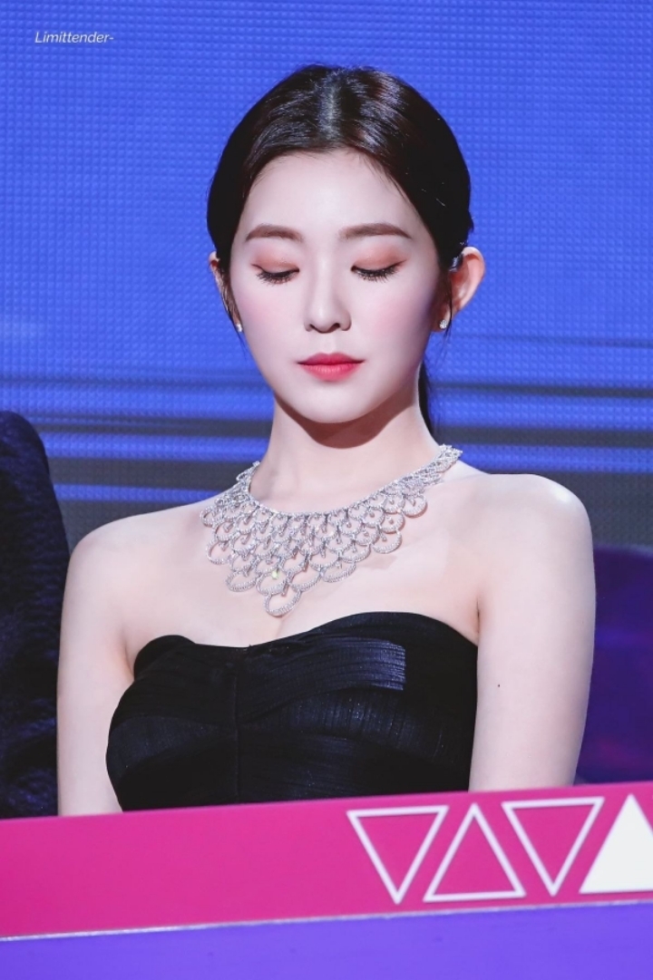 2억7천만원짜리 목걸이 착용한 아이린 | 인스티즈