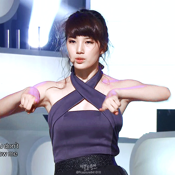 한때 홀터넥만 주구장창 입혔던 수지 코디.jpgif | 인스티즈