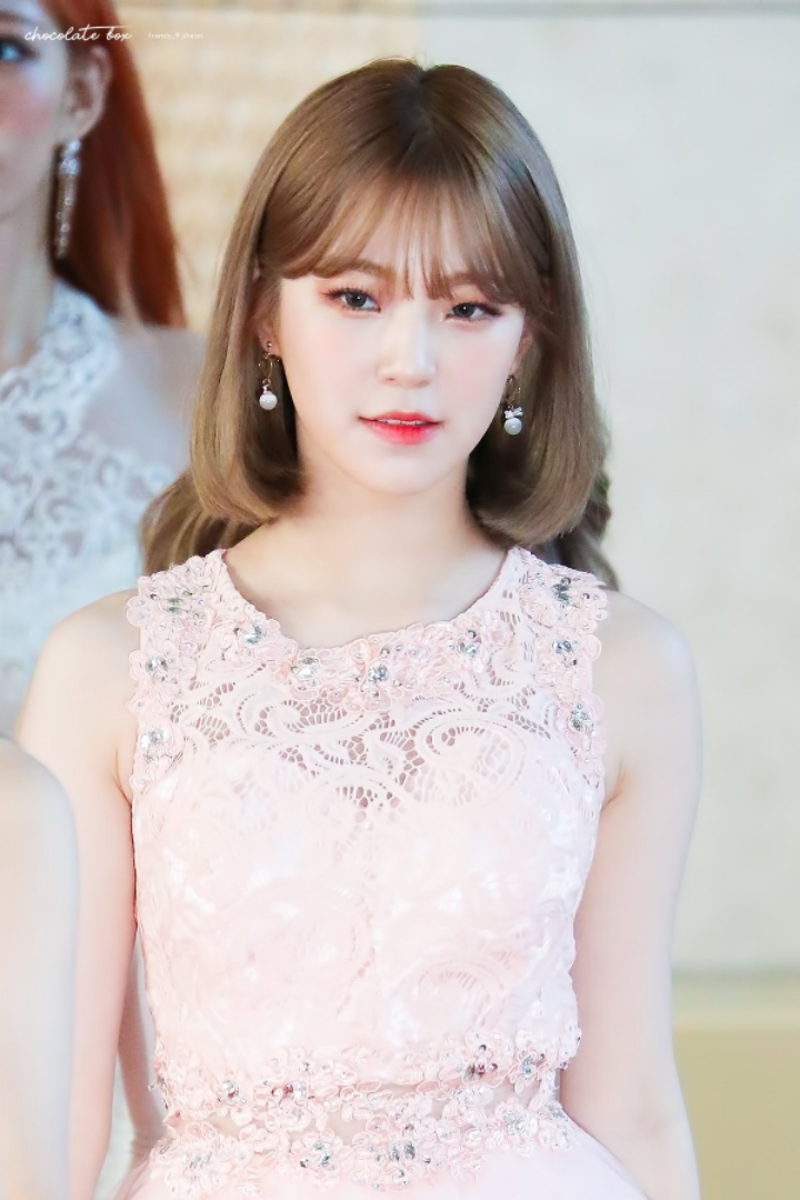 드레스 입은 프로미스나인 | 인스티즈