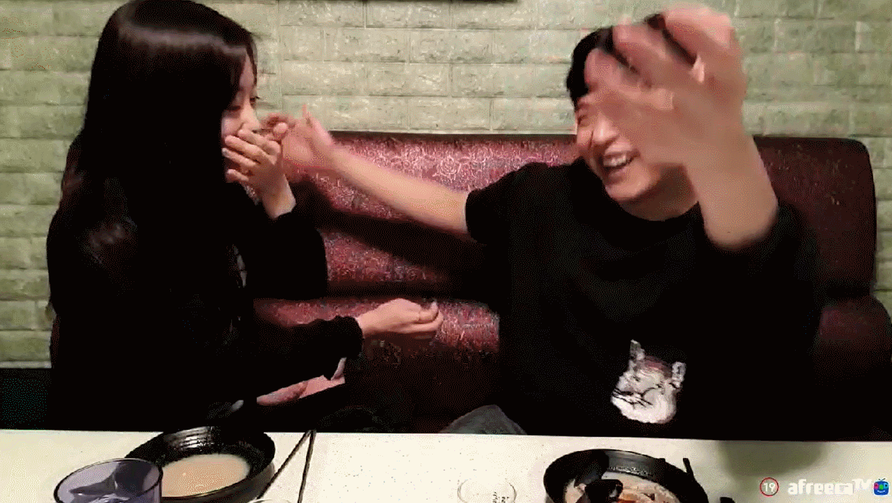스타 전프로 bj이경민의 여친 GIF | 인스티즈