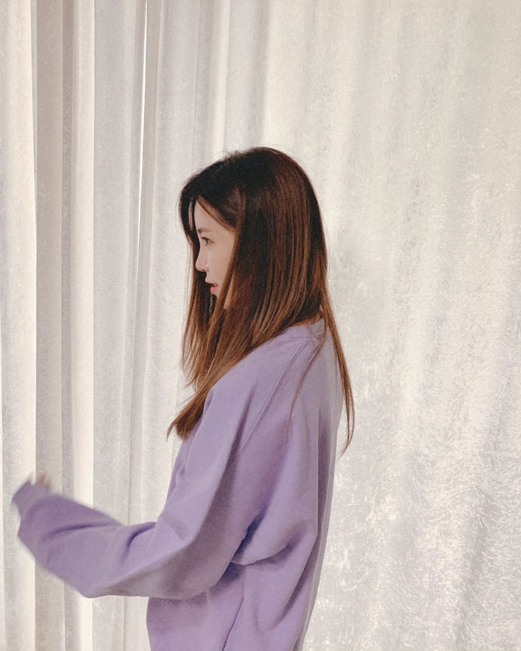 앞머리를 귀뒤로 살짝 넘긴 전효성 최근.JPG | 인스티즈