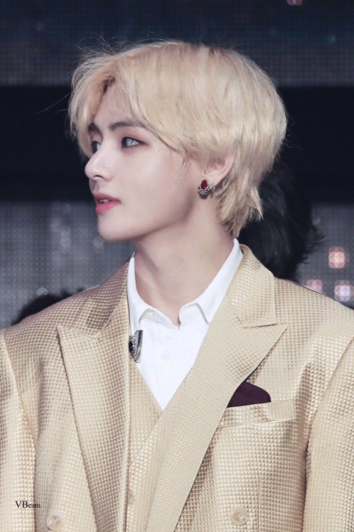 방탄소년단 뷔의 옆모습 | 인스티즈